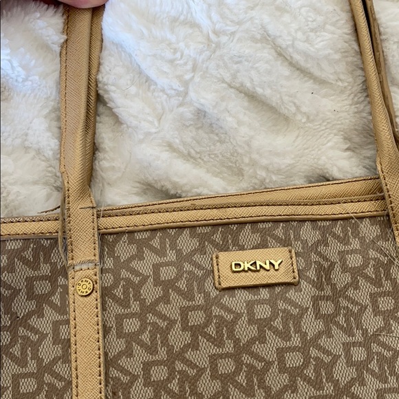 DKNY tote . See images . MAKE ME AN OFFER - Picture 2 of 4